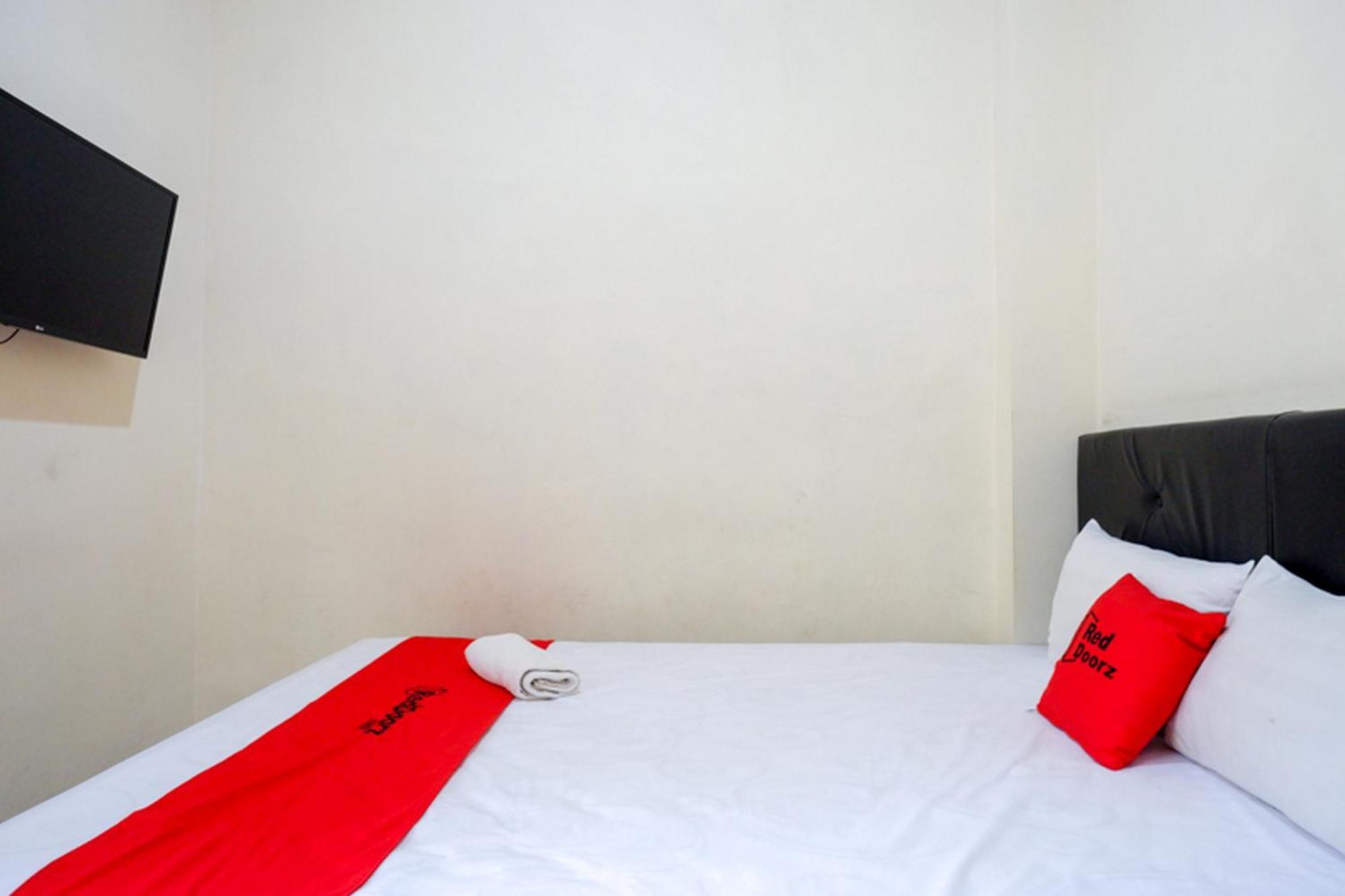 Reddoorz Syariah Near Purwosari Train Station Hotel Solo Exterior foto