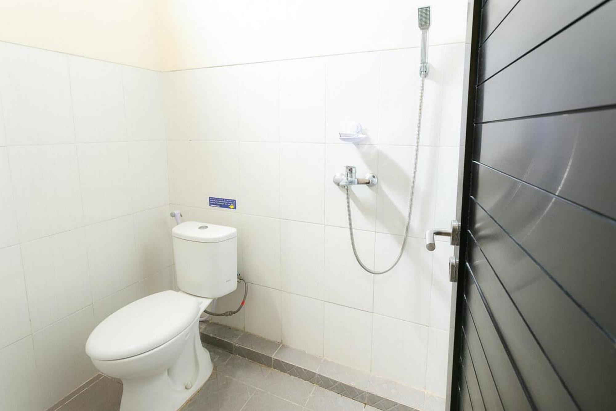 Reddoorz Syariah Near Purwosari Train Station Hotel Solo Exterior foto