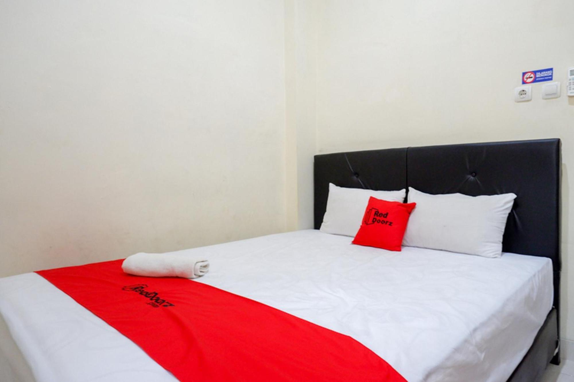 Reddoorz Syariah Near Purwosari Train Station Hotel Solo Exterior foto