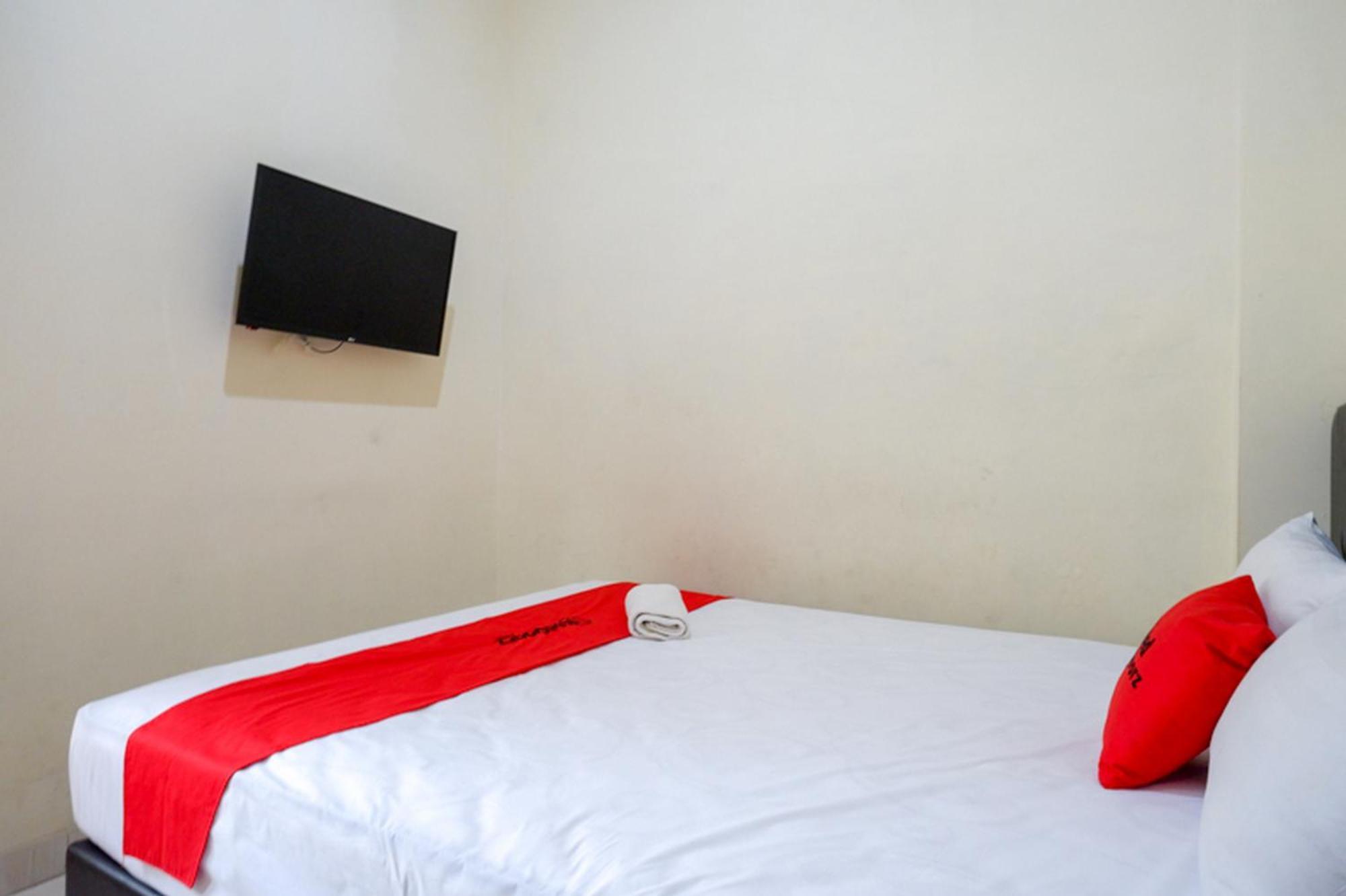 Reddoorz Syariah Near Purwosari Train Station Hotel Solo Exterior foto