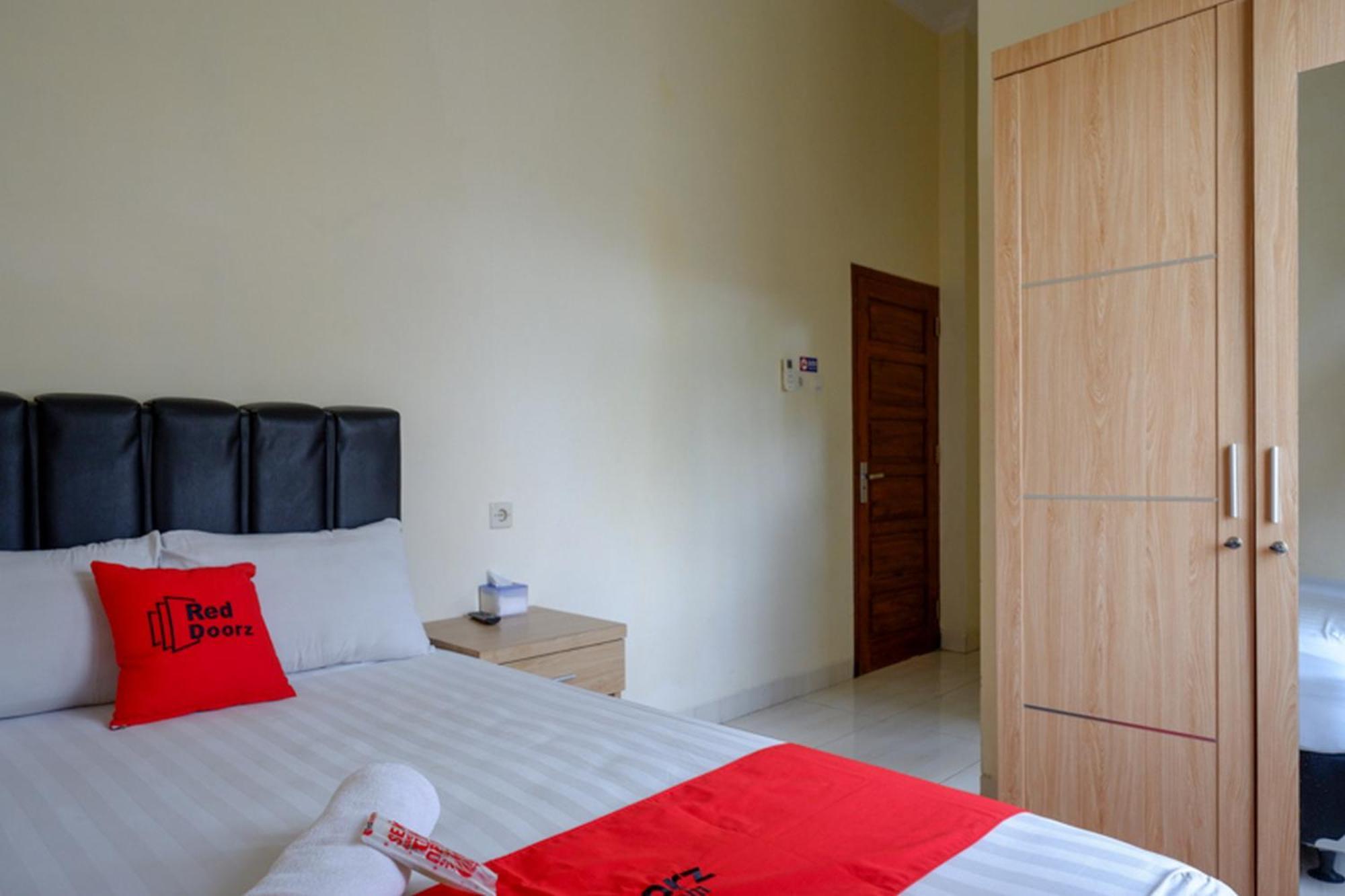 Reddoorz Syariah Near Purwosari Train Station Hotel Solo Exterior foto