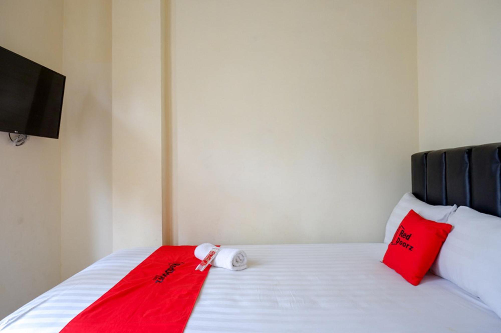 Reddoorz Syariah Near Purwosari Train Station Hotel Solo Exterior foto