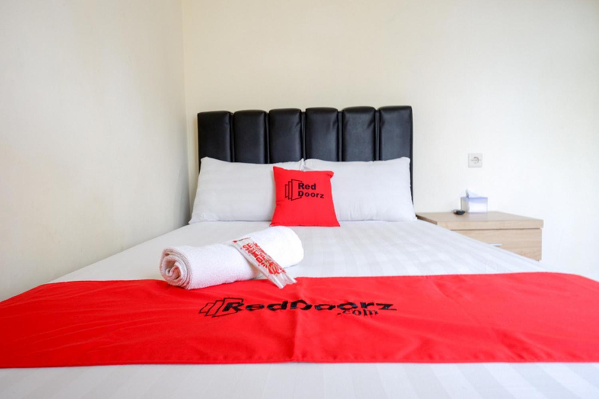 Reddoorz Syariah Near Purwosari Train Station Hotel Solo Exterior foto