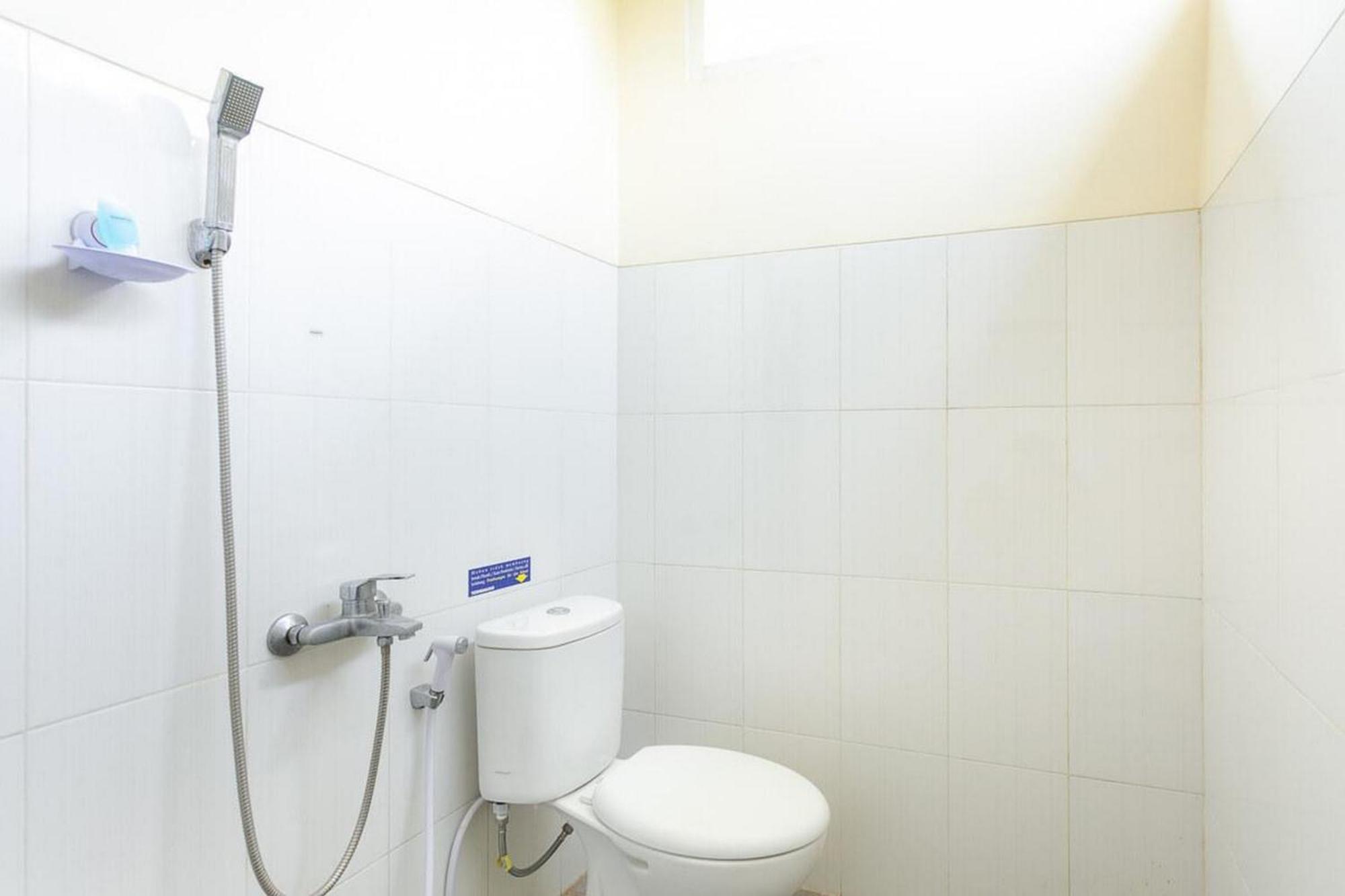 Reddoorz Syariah Near Purwosari Train Station Hotel Solo Exterior foto